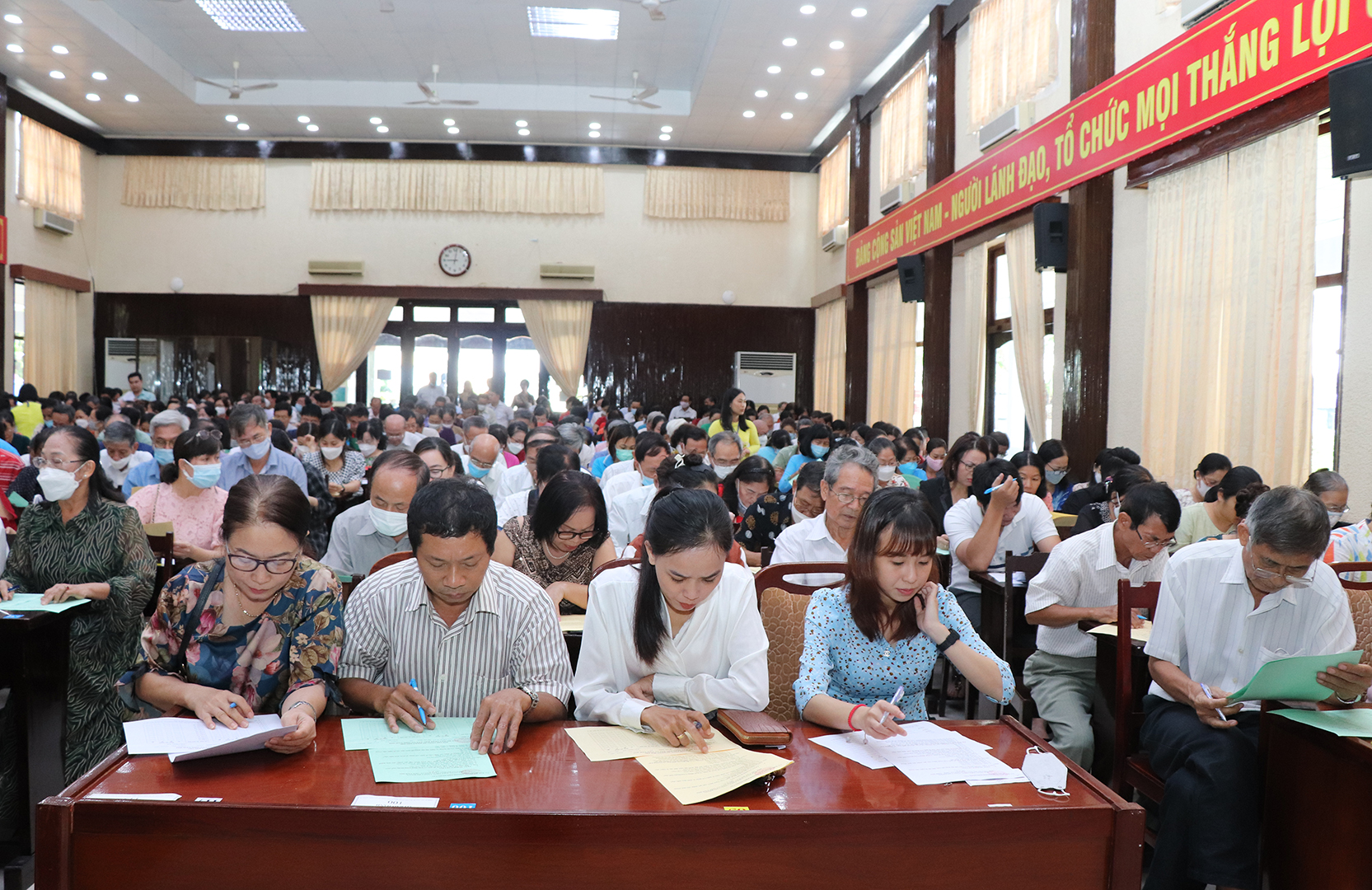Thí sinh thi trắc nghiệm tại Vòng sơ khảo Hội thi.