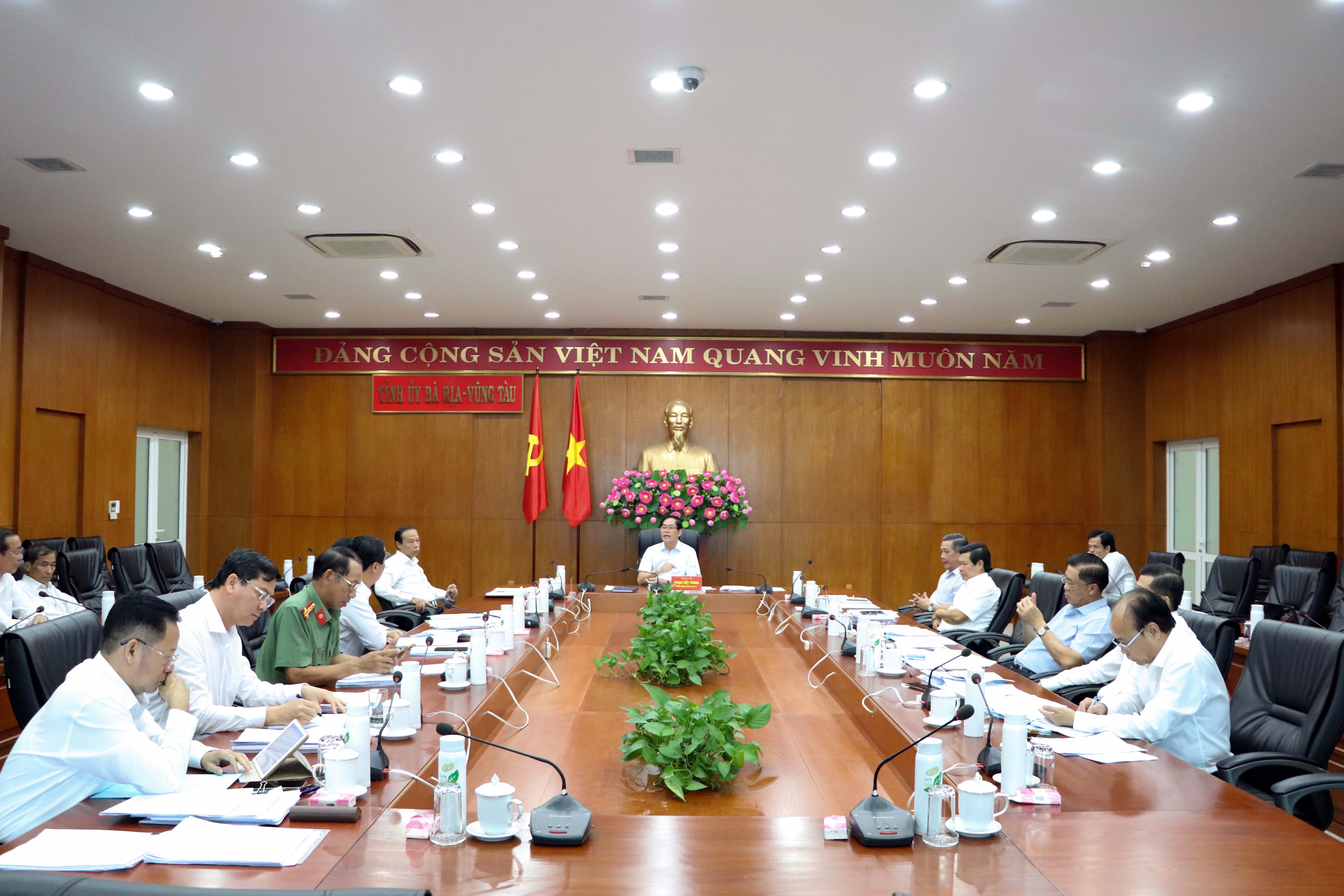 Quang cảnh cuộc họp.