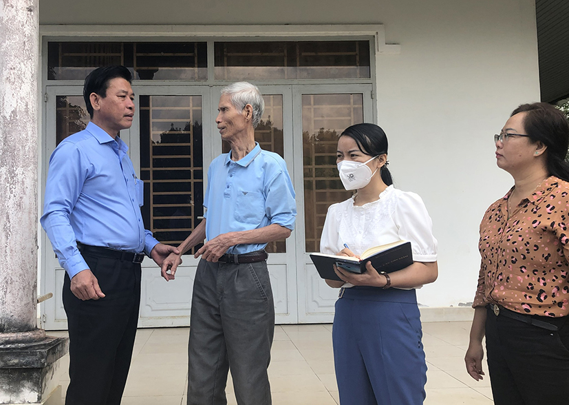 Lãnh đạo UBMTTQ Việt Nam tỉnh gặp gỡ, lắng nghe ý kiến của các hộ dân ở phường Mỹ Xuân, TX.Phú Mỹ có đất thu hồi để thực hiện dự án cao tốc Biên Hòa-Vũng Tàu.