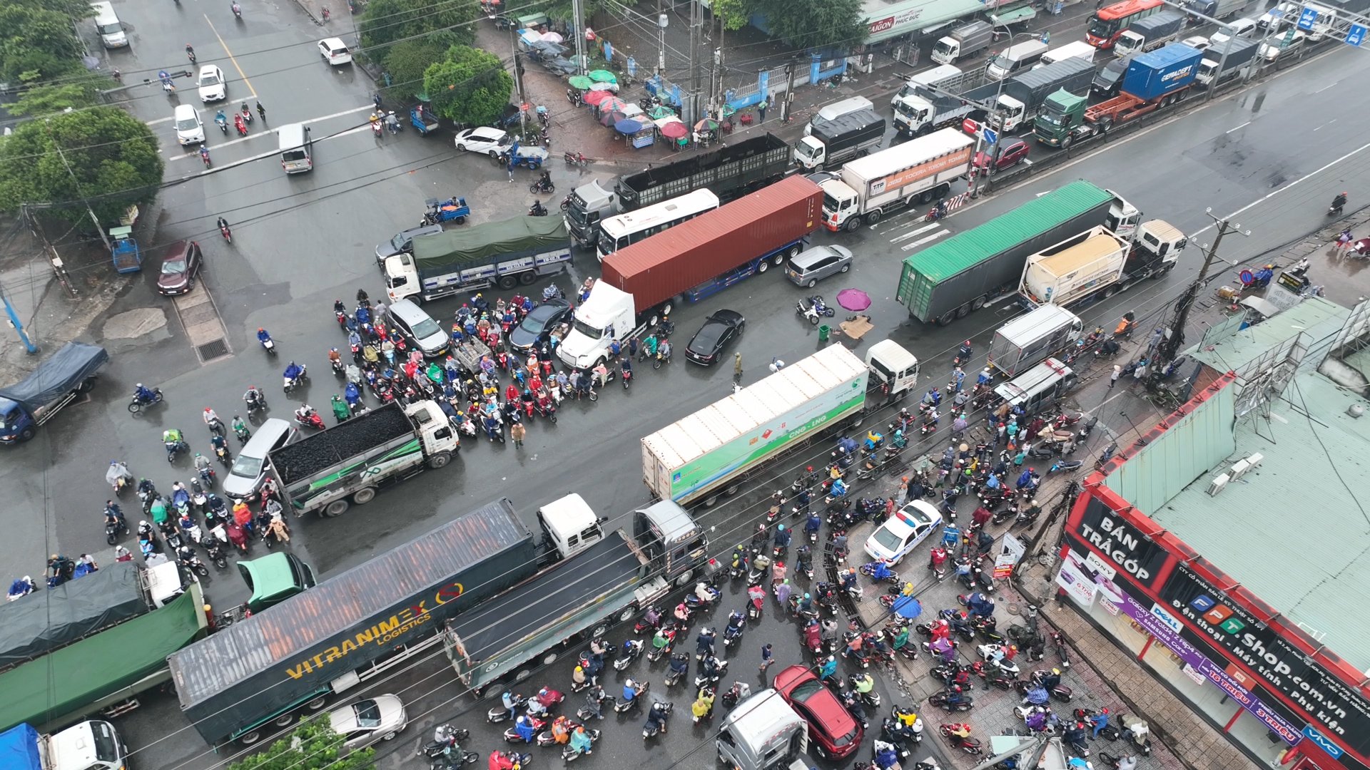 Vụ TNGT xảy ra vào giờ cao điểm khiến QL51 ùn tắc kéo dài