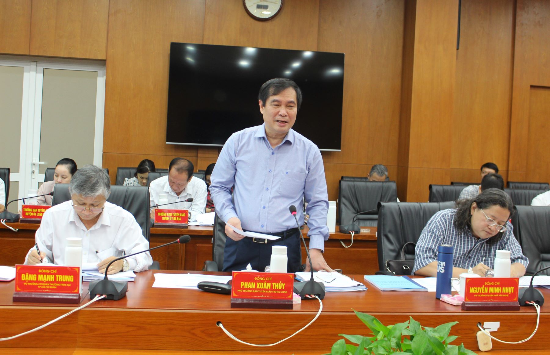Ông Phan Xuân Thủy, Phó Trưởng Ban Tuyên giáo Trung ương, Trưởng đoàn công tác phát biểu tại buổi làm việc.