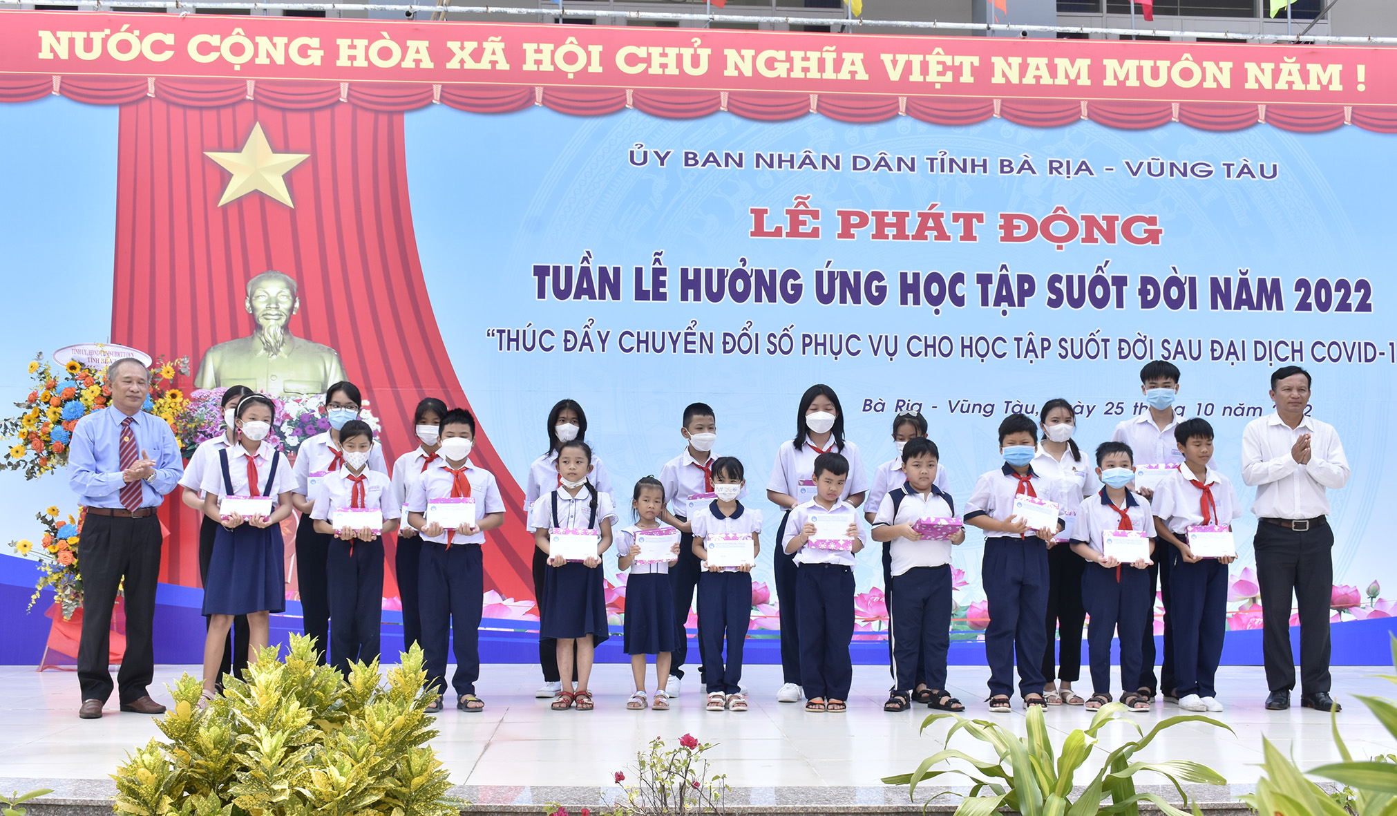 Hội khuyến học tỉnh trao học bổng cho HS nghèo vượt khó học giỏi trên địa bàn TX.Phú Mỹ