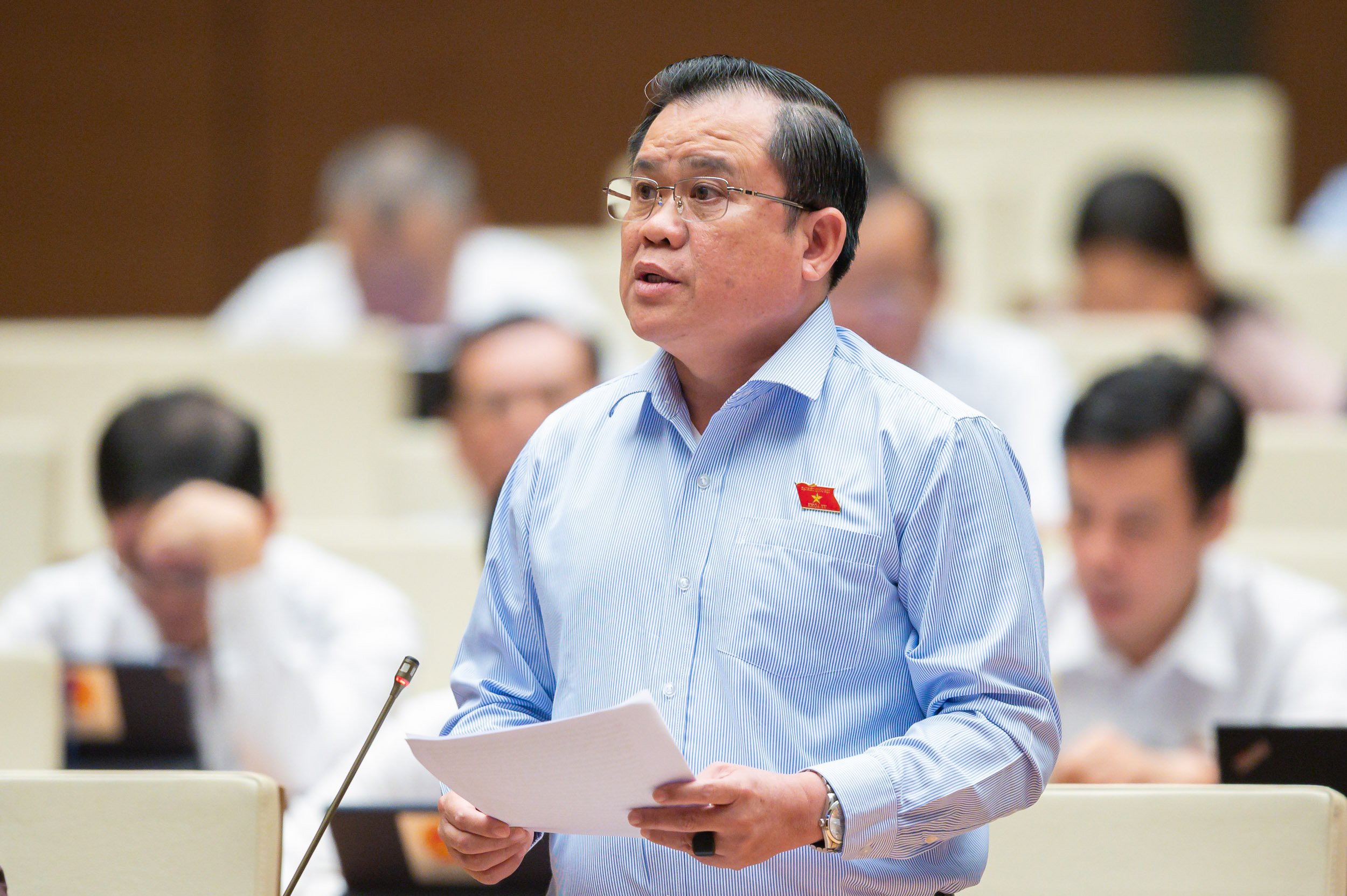 Đại biểu Nguyễn Tâm Hùng, Đoàn ĐBQH tỉnh Bà Rịa-Vũng Tàu phát biểu thảo luận về dự thảo Luật Dầu khí (sửa đổi). Ảnh: CHÂU VŨ