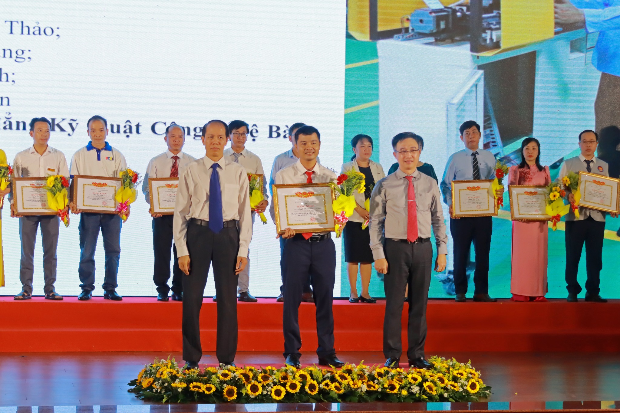  Thầy Nguyễn Thanh Thảo vừa giành giải Nhất Hội thi Thiết bị đào tạo tự làm toàn quốc năm 2022 do Bộ LĐTBXH tổ chức.