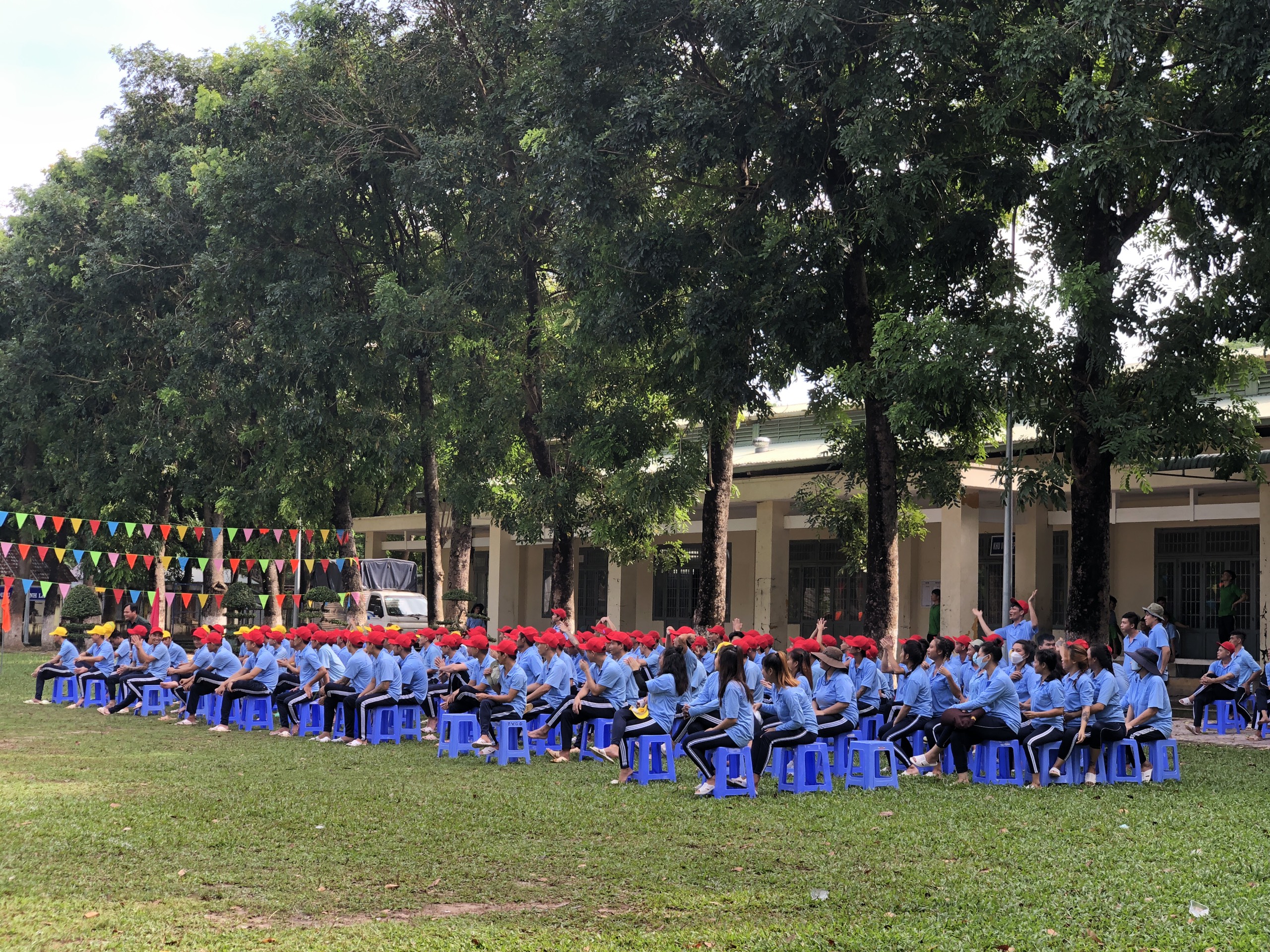 Các học viên tham dự buổi văn nghệ tại Cơ sở Tư vấn và Điều trị nghiện ma tuý