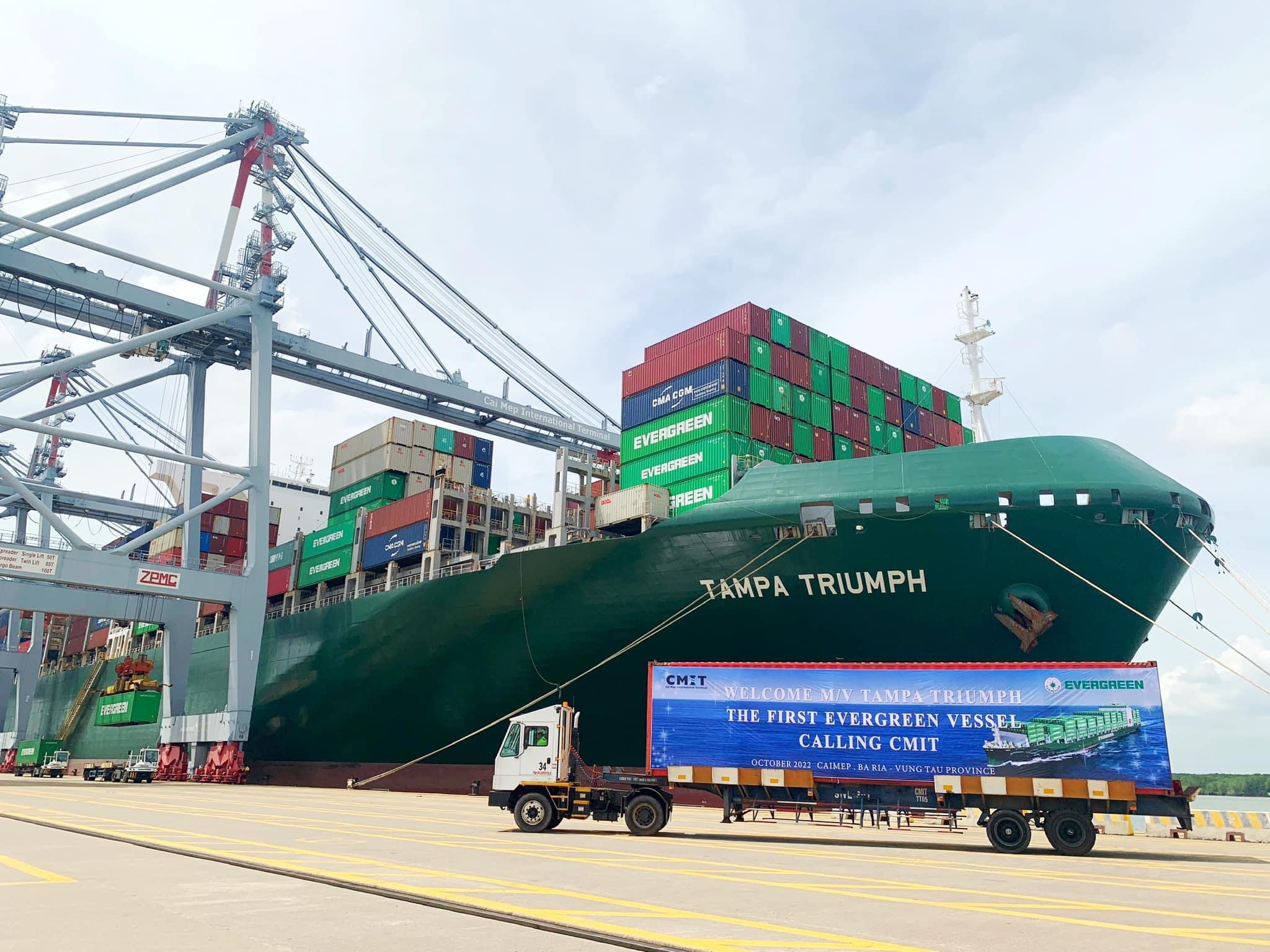 Tàu Tampa Triumph cập cảng CMIT.
