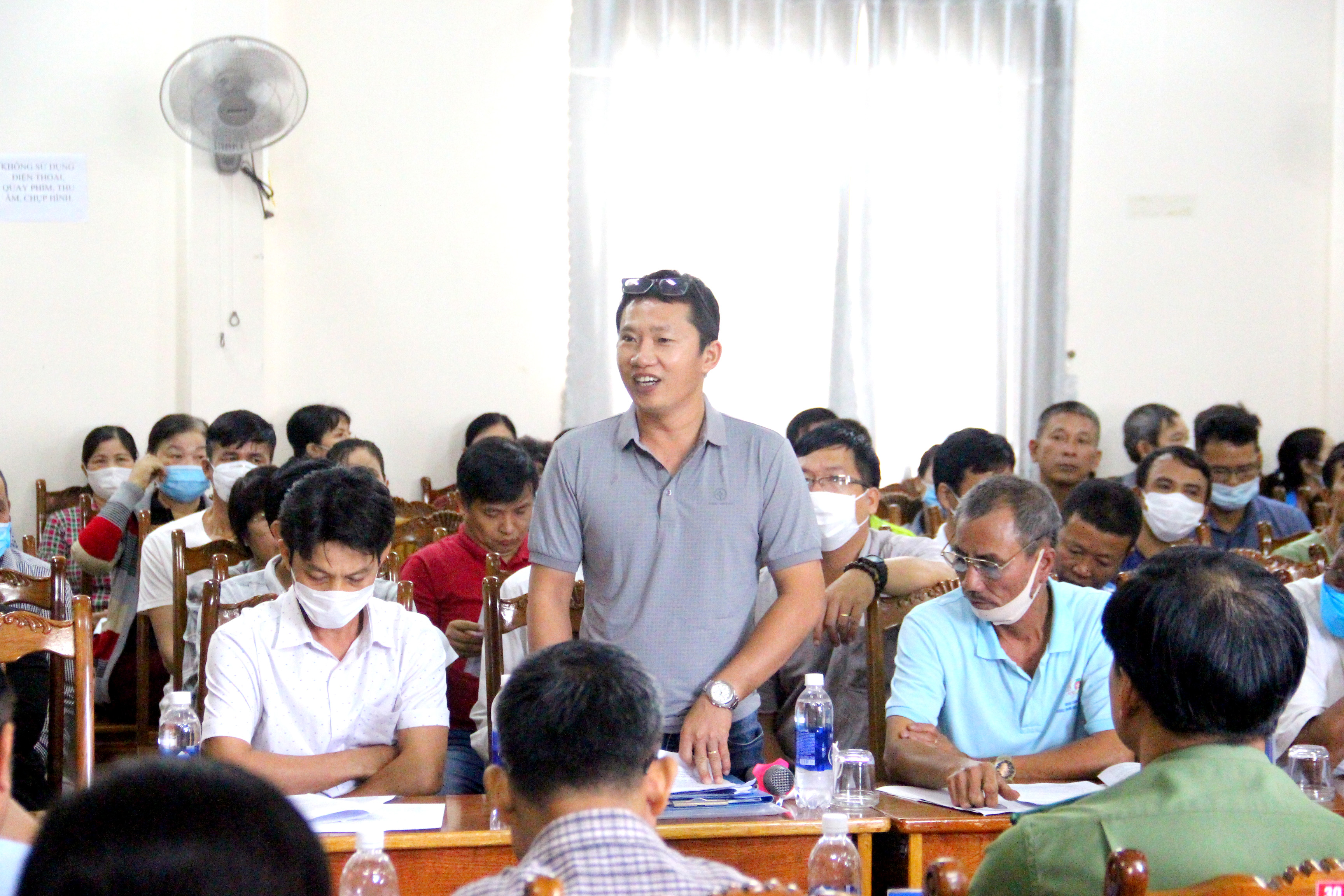 Ông Nguyễn Văn Anh (ngụ phường 12) – đại diện cho 119 hộ dân, phát biểu ý kiến tại buổi gặp gỡ.