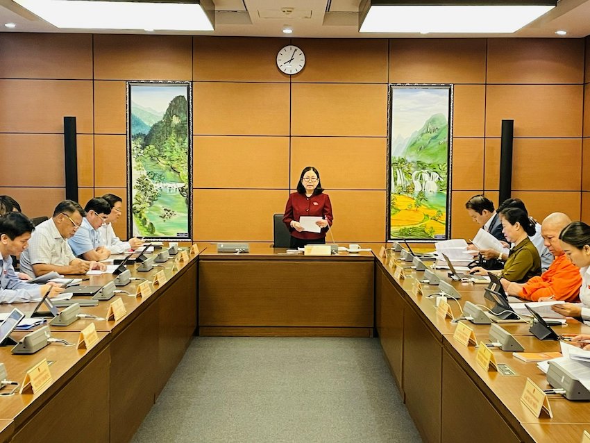 Đại biểu Nguyễn Thị Yến, Trưởng đoàn ĐBQH tỉnh Đoàn ĐBQH tỉnh Bà Rịa - Vũng Tàu, Tổ phó Tổ thảo luận số 8 phát biểu thảo luận. Ảnh: CHÂU VŨ.