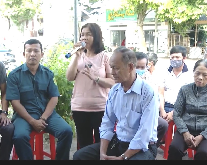 Người dân khu phố Hải Bình đối thoại với lãnh đạo TT.Long Hải ngày 17/9.