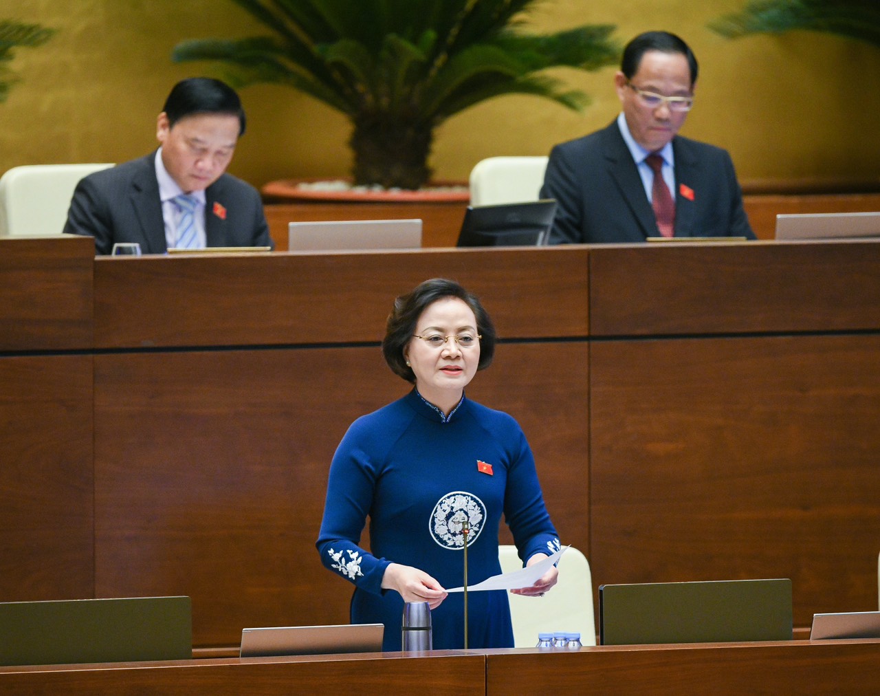 Bộ trưởng Bộ Nội vụ Phạm Thị Thanh Trà trả lời chất vấn của Đại biểu Quốc hội
