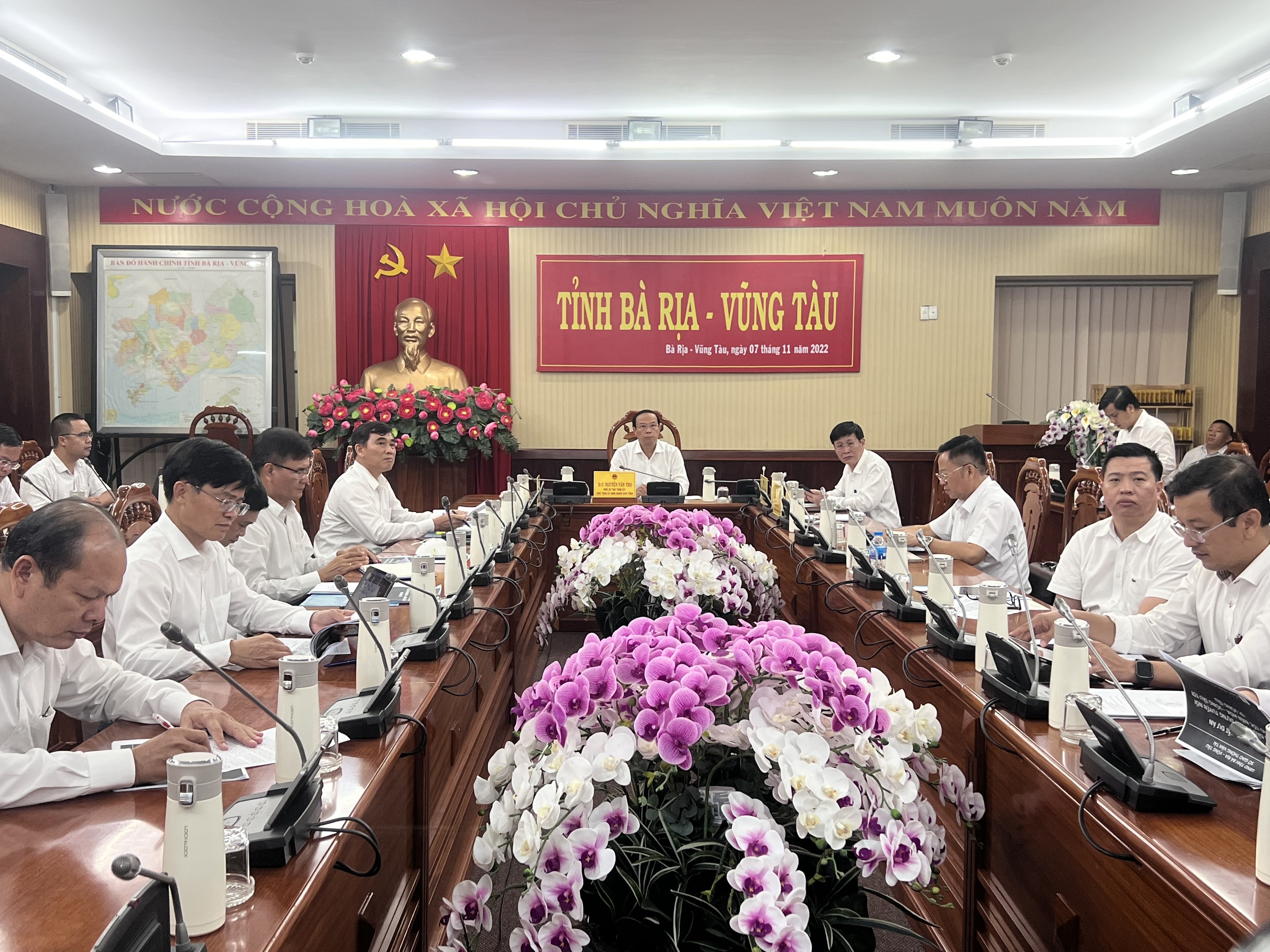 Ông Nguyễn Văn Thọ, Chủ tịch UBND tỉnh đã chủ trì cuộc họp Thường trực UBND tỉnh bàn về phương án đầu tư tuyến kết nối cao tốc Biên Hòa-Vũng Tàu từ Quốc lộ 56 đến đường ven biển (ĐT994) TP.Vũng Tàu.