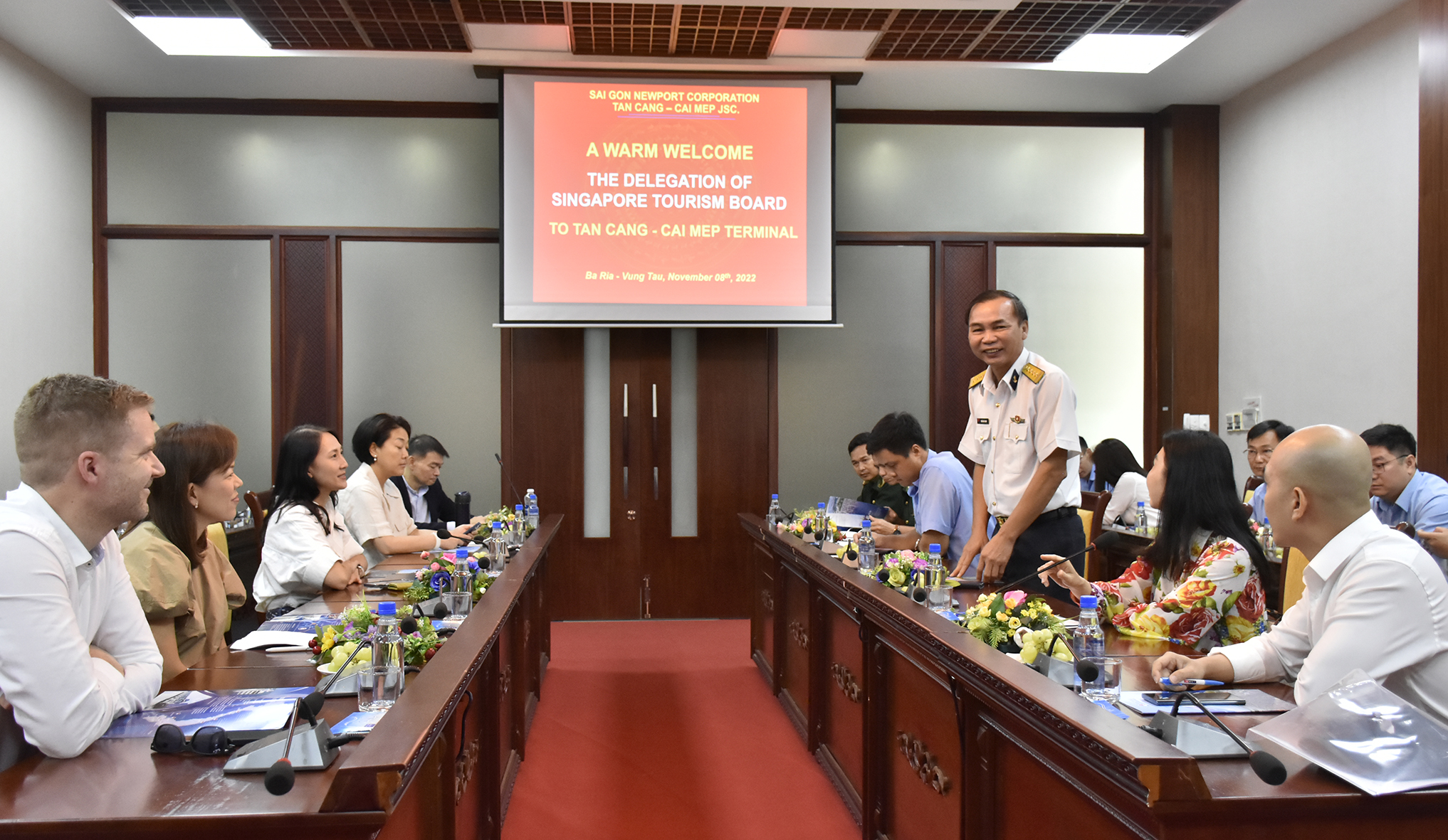 Quang cảnh buổi gặp gỡ giữa đại diện các hãng tàu du lịch, DN lữ hành và Tổng Cục Du lịch Singapore với ban lãnh đạo TCCT. 