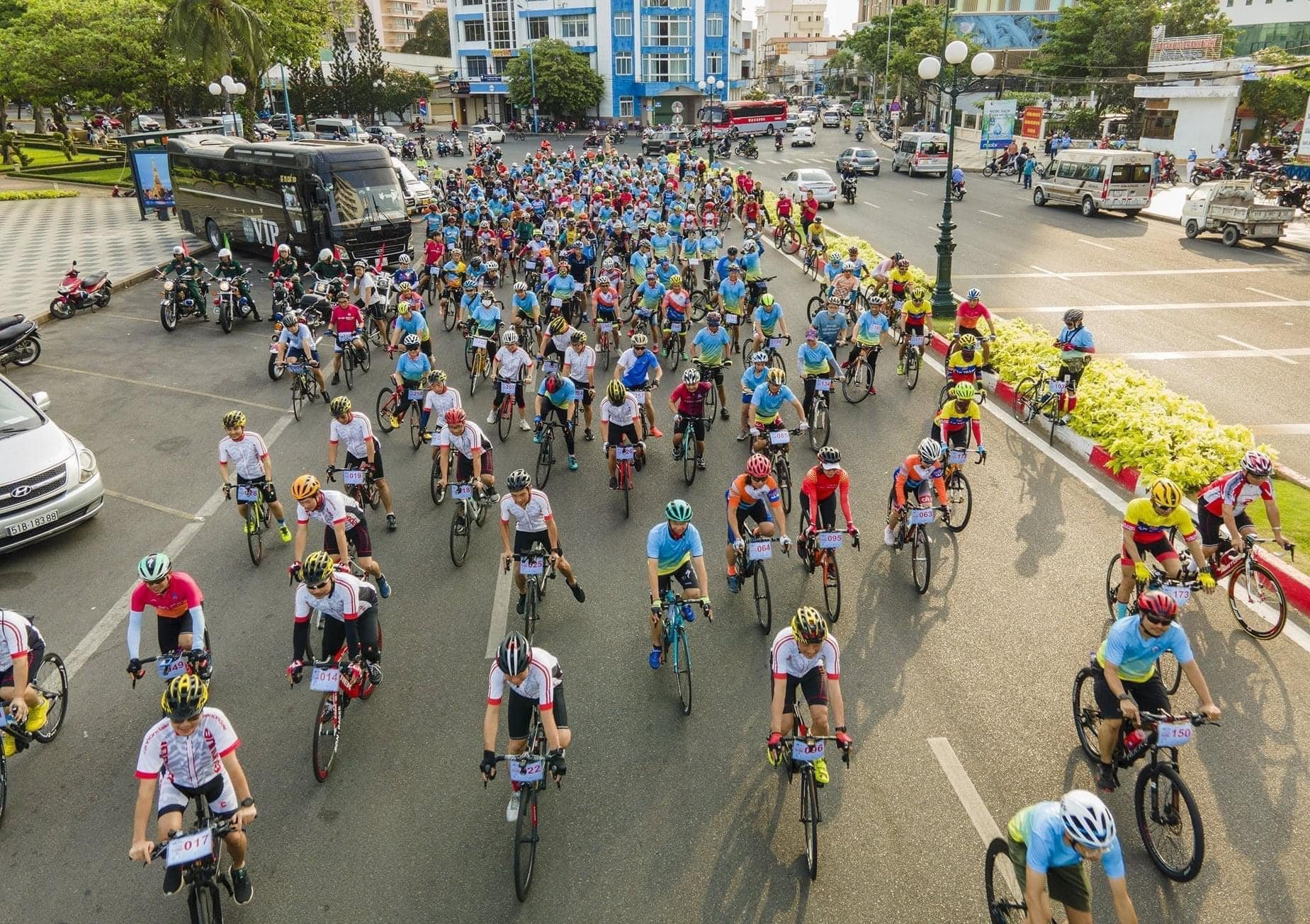 Ngày hội đạp xe đạp Vũng Tàu Cycling Festival 2022 có nội dung diễu hành cự ly 20km quanh TP. Vũng Tàu. Ảnh: DIỄM QUỲNH.