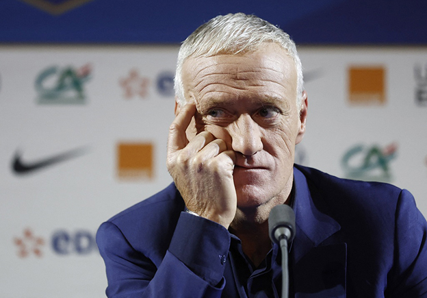 HLV Deschamps đối mặt kỳ World Cup khó khăn.