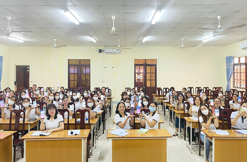 Trường TH Nguyễn Viết Xuân (TP. Vũng Tàu) tuyên truyền về chuyển đổi số cho cán bộ, GV nhà trường.