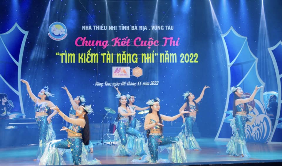 Nhóm Inrina Kids giành giải Nhất bảng B với tiết mục múa Bellydance.