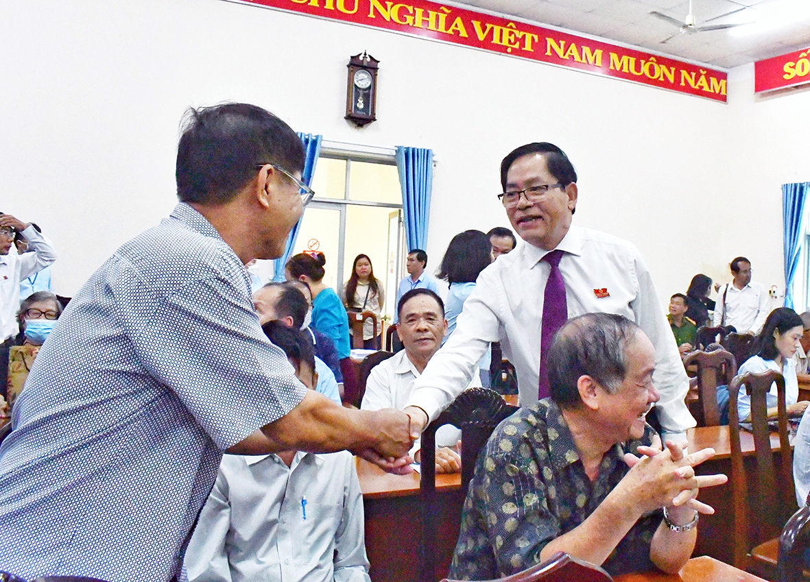 Ông Phạm Viết Thanh, Ủy viên Trung ương Đảng, Bí thư Tỉnh ủy,  Chủ tịch HĐND tỉnh tiếp xúc cử tri phường Thắng Tam (TP. Vũng Tàu). Ảnh: HUYỀN TRANG