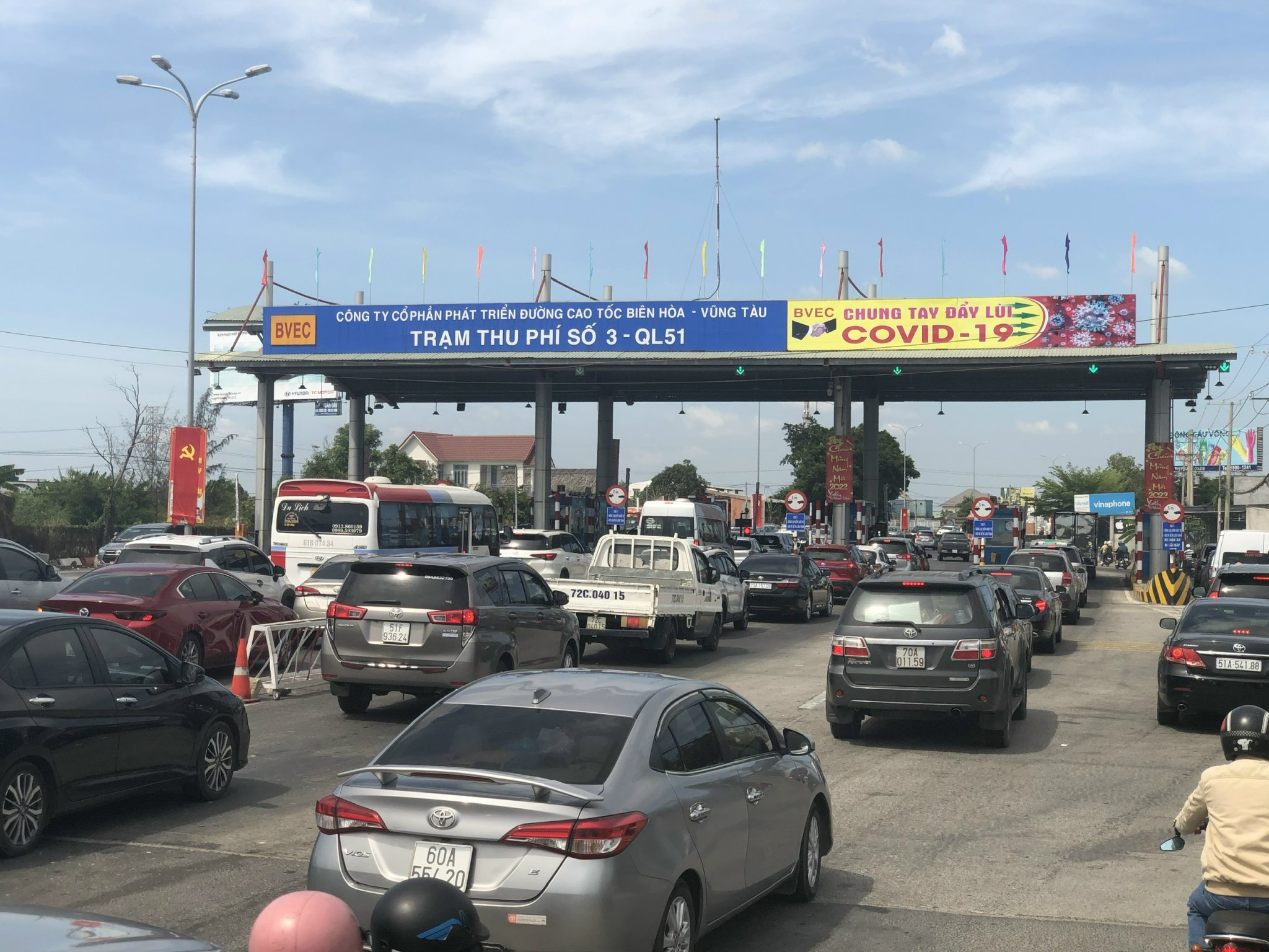 Lưu lượng phương tiện lưu thông trên Quốc lộ 51 cao gấp nhiều lần thiết kế, do thời gian thu phí BOT dự kiến sẽ được rút ngắn 