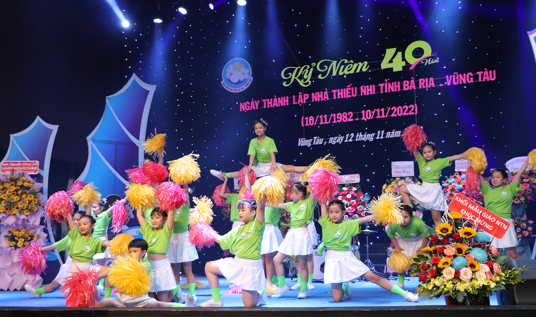 Một tiết mục aerobic được các em thiếu nhi biểu diễn tại Lễ kỷ niệm.