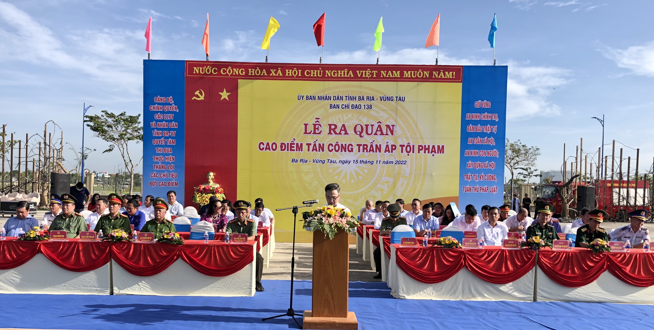 Ông Đặng Minh Thông, Trưởng BCĐ 138 tỉnh phát biểu tại lễ ra quân. 
