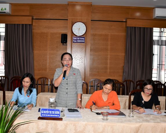 Bà Nguyễn Thị Thu Hương, Phó Chủ tịch UBND TP.Vũng Tàu tiếp thu các ý kiến góp ý của Đoàn kiểm tra.
