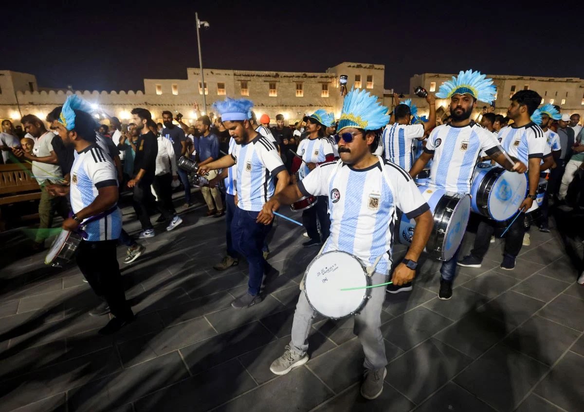 Qatar thuê người đóng giả CĐV của các đội tuyển tham dự World Cup 2022.