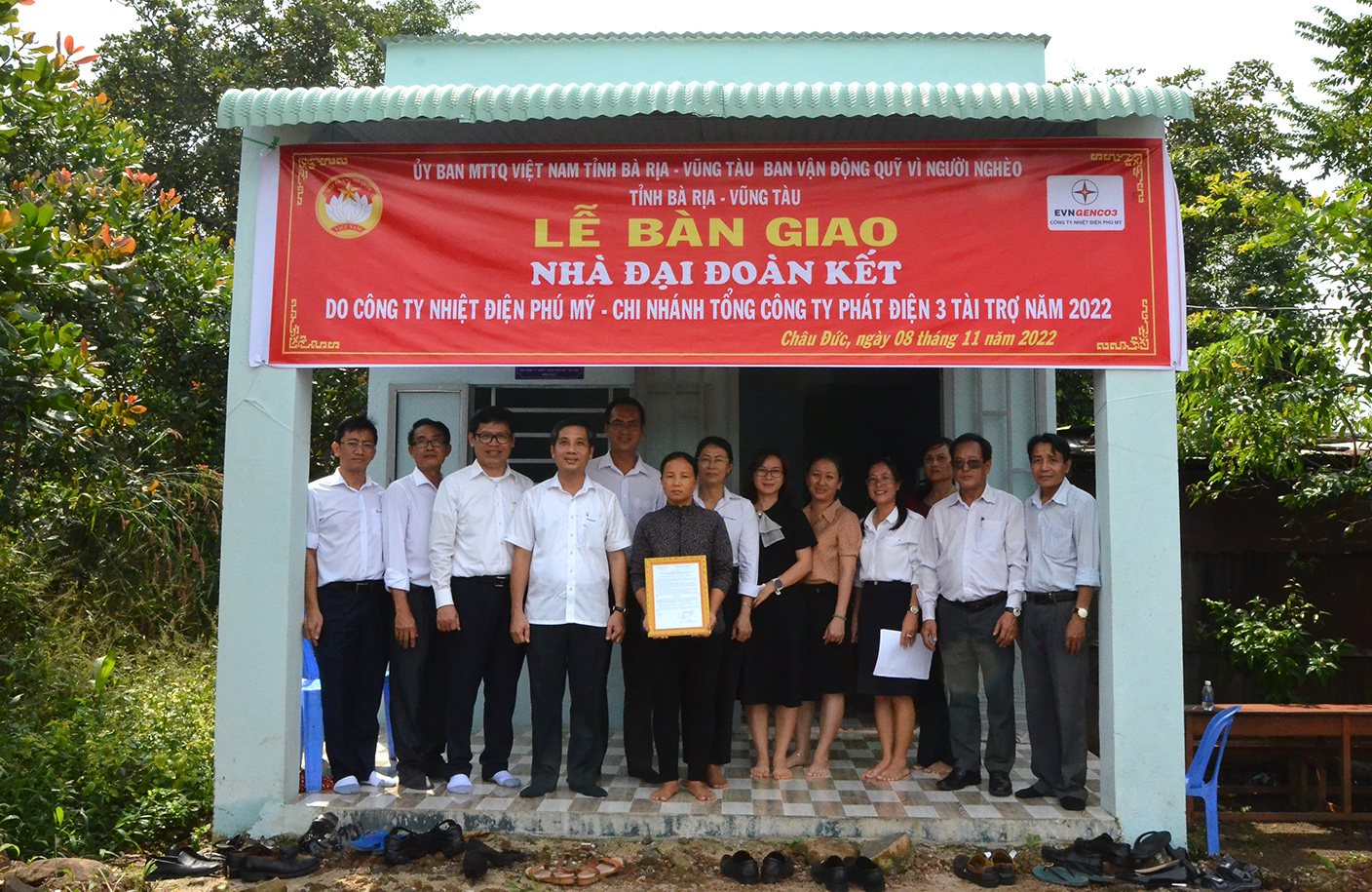 Nhân Tháng cao điểm “Vì người nghèo” năm 2022, UBMTTQ Việt Nam tỉnh đã bàn giao 58 nhà Đại đoàn kết cho hộ nghèo, với tổng số tiền hơn 4,6 tỷ đồng.