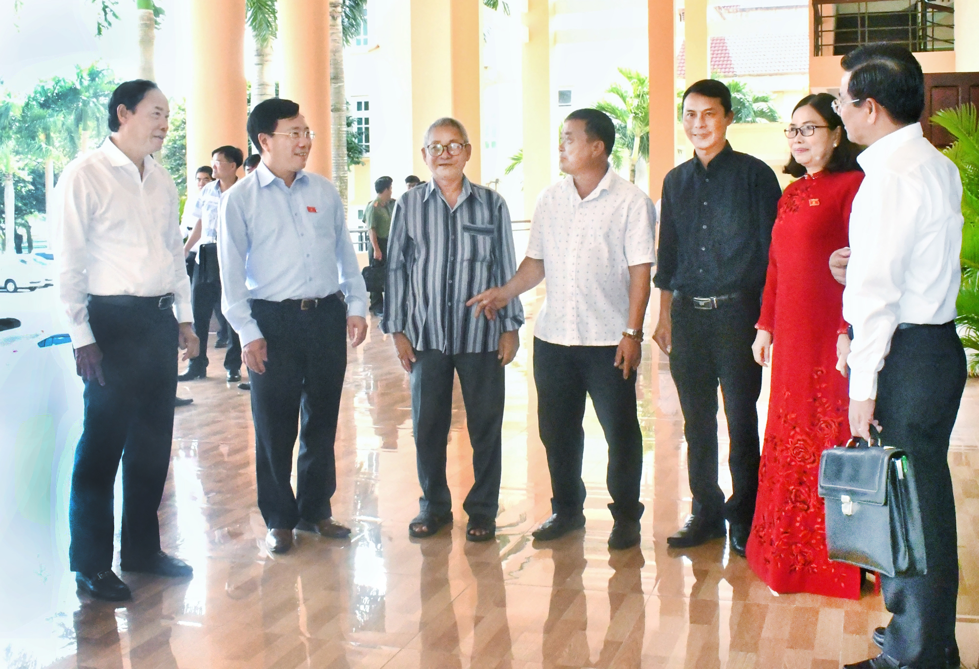 Ông Phạm Bình Minh, Ủy viên Bộ Chính trị, Phó Thủ tướng Thường trực Chính phủ và lãnh đạo tỉnh Bà Rịa-Vũng Tàu trao đổi với cử tri huyện Đất Đỏ.