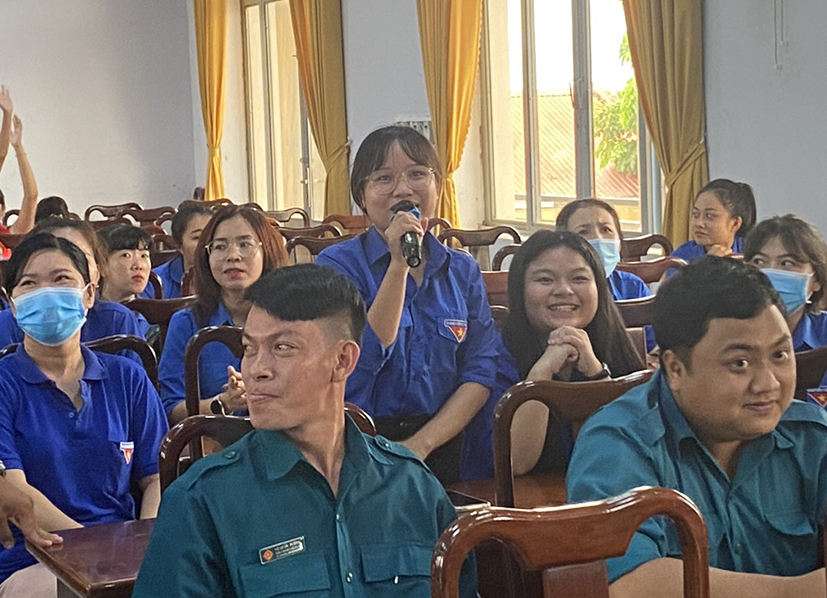 Đoàn viên thanh niên huyện Long Điền tham gia buổi sinh hoạt.