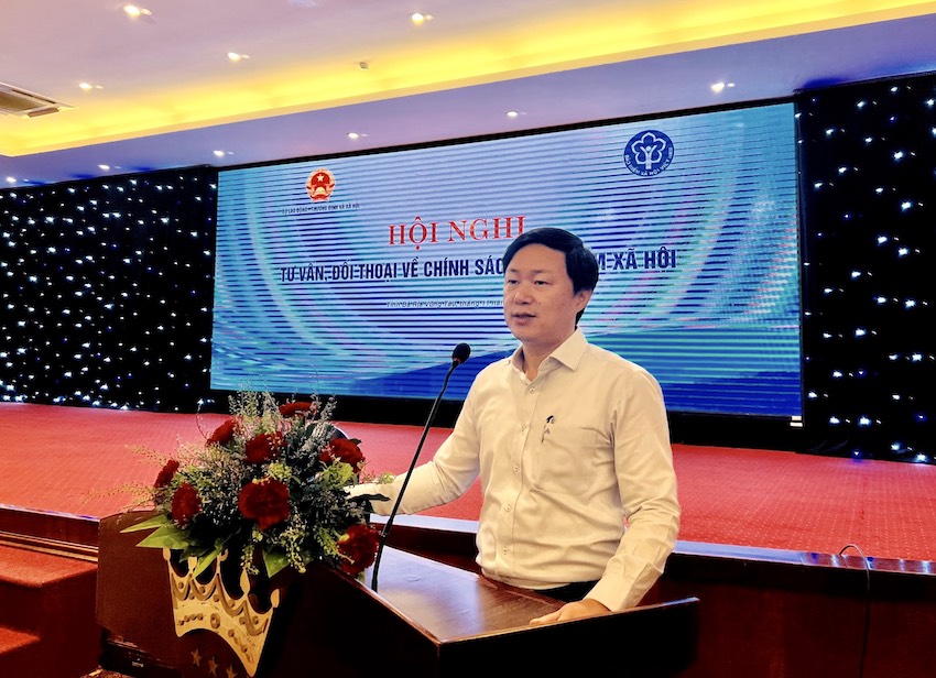 Ông Trần Hải Nam, Phó Vụ Trưởng Vụ BHXH (Bộ LĐ-TB-XH) phổ biến một số quy định mới của pháp luật về BHXH và những lưu ý trong tổ chức thực hiện chính sách BHXH. 