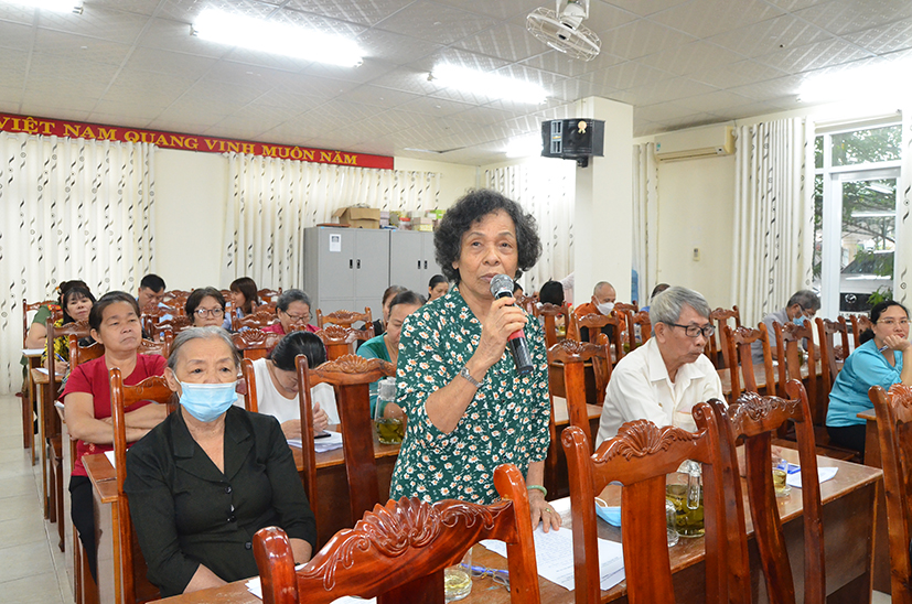 Cử tri Trần Thị Bích Thuận, tổ 32, khu phố 3, phường 1 đề nghị TP.Vũng Tàu cần có những biện pháp mạnh mẽ để giảm thiểu rác thải nhựa.