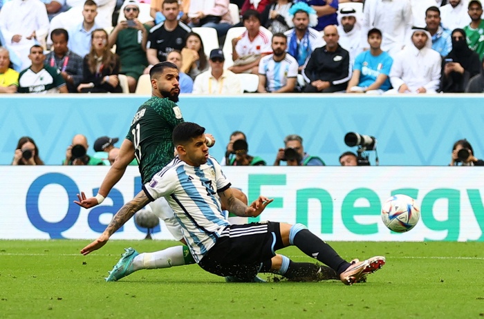  Al-Shehri ghi bàn gỡ 1-1 cho Saudi Arabia.
