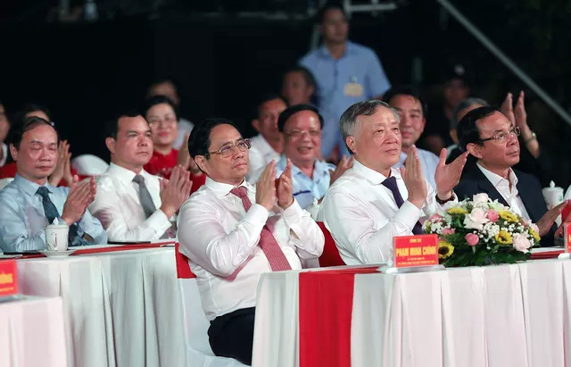 Thủ tướng Phạm Minh Chính và các đại biểu dự Chương trình nghệ thuật “Dấu ấn Võ Văn Kiệt”. Ảnh: TTXVN