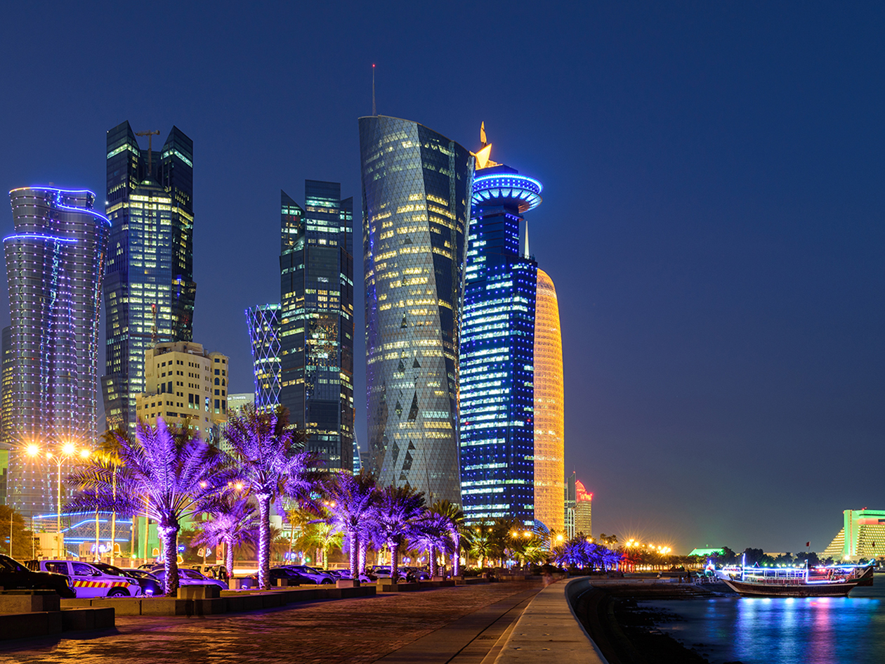 Những tòa nhà chọc trời bên vịnh Ba Tư trở thành biểu tượng của Qatar. Ảnh: SHUTTERSTOCK
