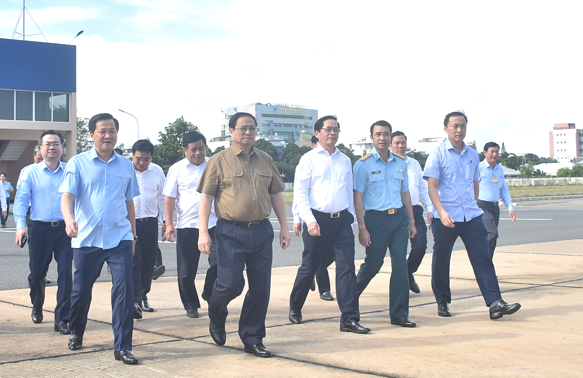 Thủ tướng cùng lãnh đạo các Bộ, ngành và tỉnh Bà Rịa - Vũng Tàu ra máy bay để thị sát