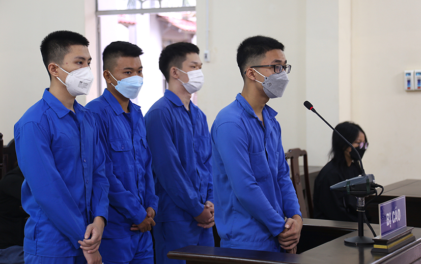 Các bị cáo tại phiên xét xử.