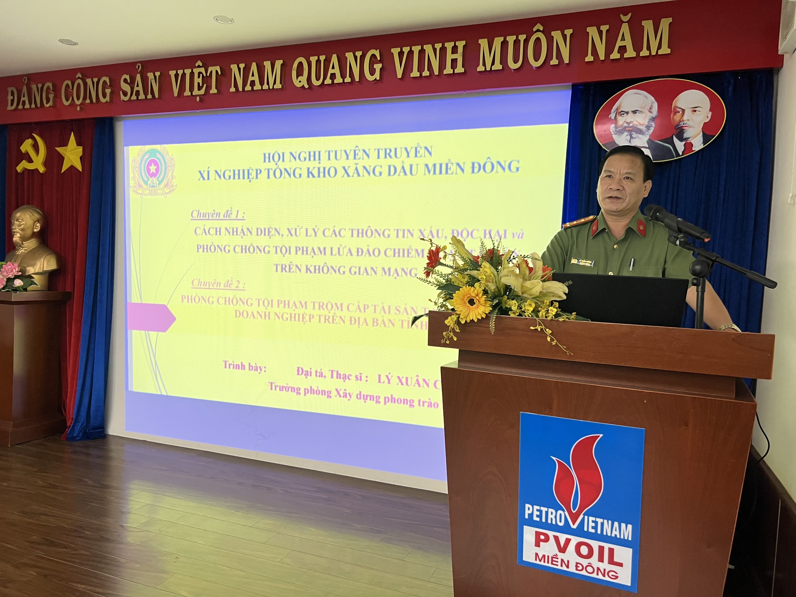 Đại tá Lý Xuân Cường, Trưởng phòng PV05 đã báo cáo tình hình công tác an ninh trật tự năm 2022 
