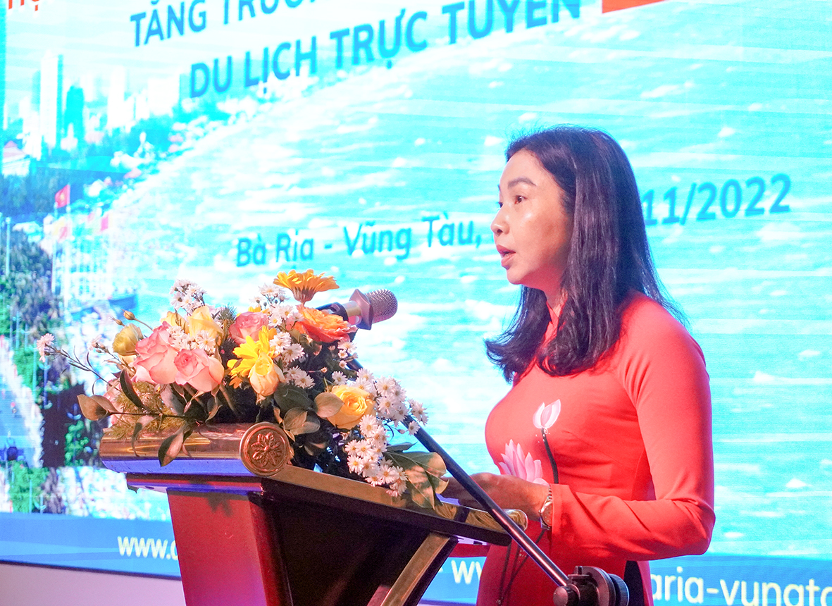 Bà Trần Thị Thu Hiền, Phó Giám đốc Sở Du lịch phát biểu khai mạc hội chợ.