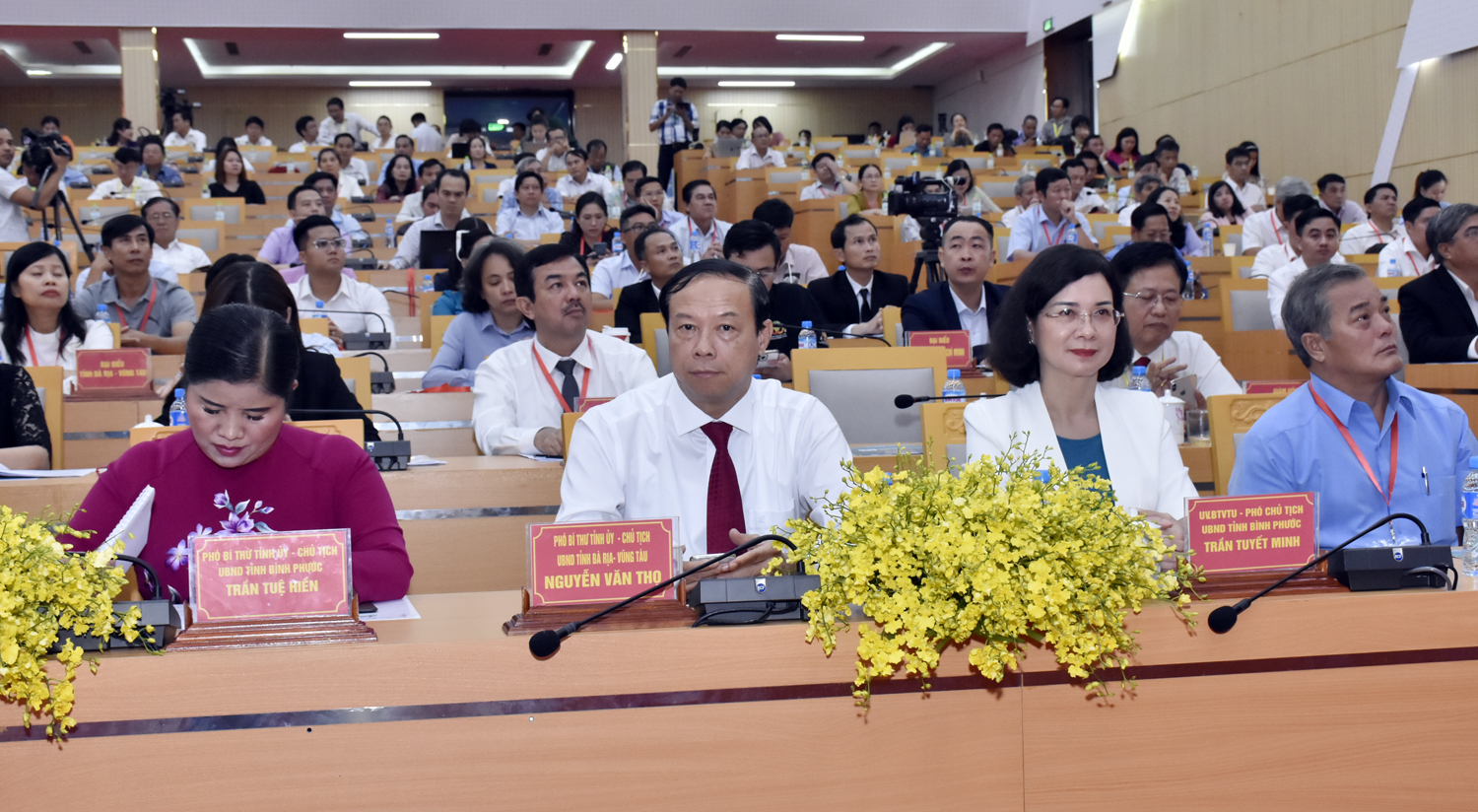 Ông Nguyễn Văn Thọ, Chủ tịch UBND tỉnh Bà Rịa-Vũng Tàu và lãnh đạo các địa phương tham dự hội nghị.