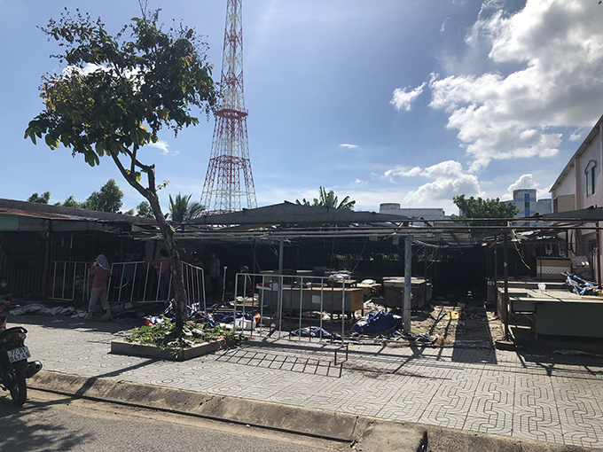 Quang cảnh chợ tạm Phước Trung.