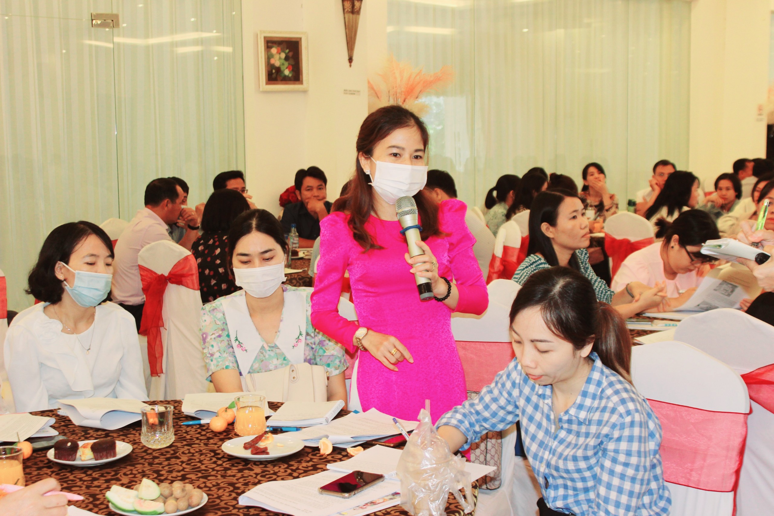GV tham gia chương trình chia sẻ về hoạt động tư vấn hướng nghiệp trong trường học.