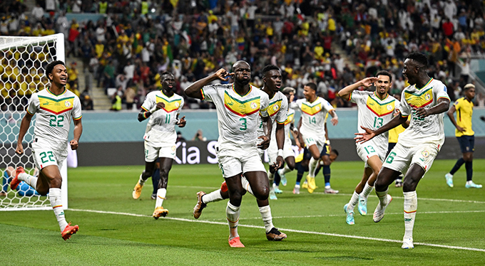 Đội trưởng Koulibaly và các đồng đội có màn trình diễn đầy nhiệt huyết để tiến vào vòng trong.