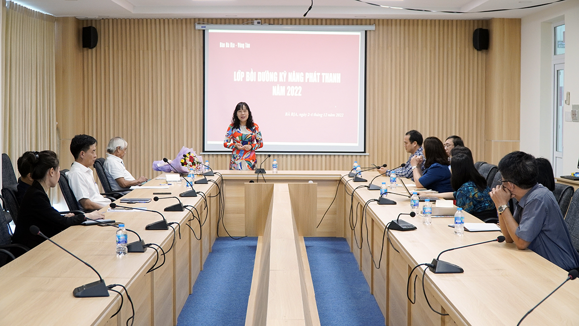 Bà Đỗ Nguyễn Hoàng Dung, Quyền Tổng Biên tập Báo Bà Rịa - Vũng Tàu phát biểu tại Lễ khai mạc.