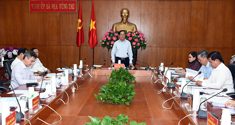 Ông Phạm Viết Thanh, Ủy viên Trung ương Đảng, Bí thư Tỉnh ủy, Chủ tịch HĐND tỉnh phát biểu kết luận cuộc họp.