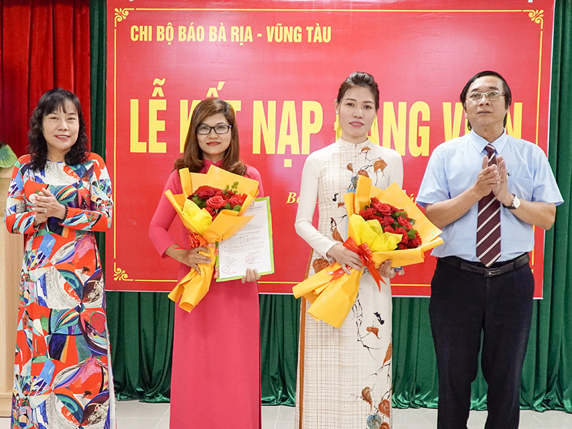 Lễ kết nạp đảng viên mới tại Chi bộ Báo Bà Rịa - Vũng Tàu. Ảnh minh họa