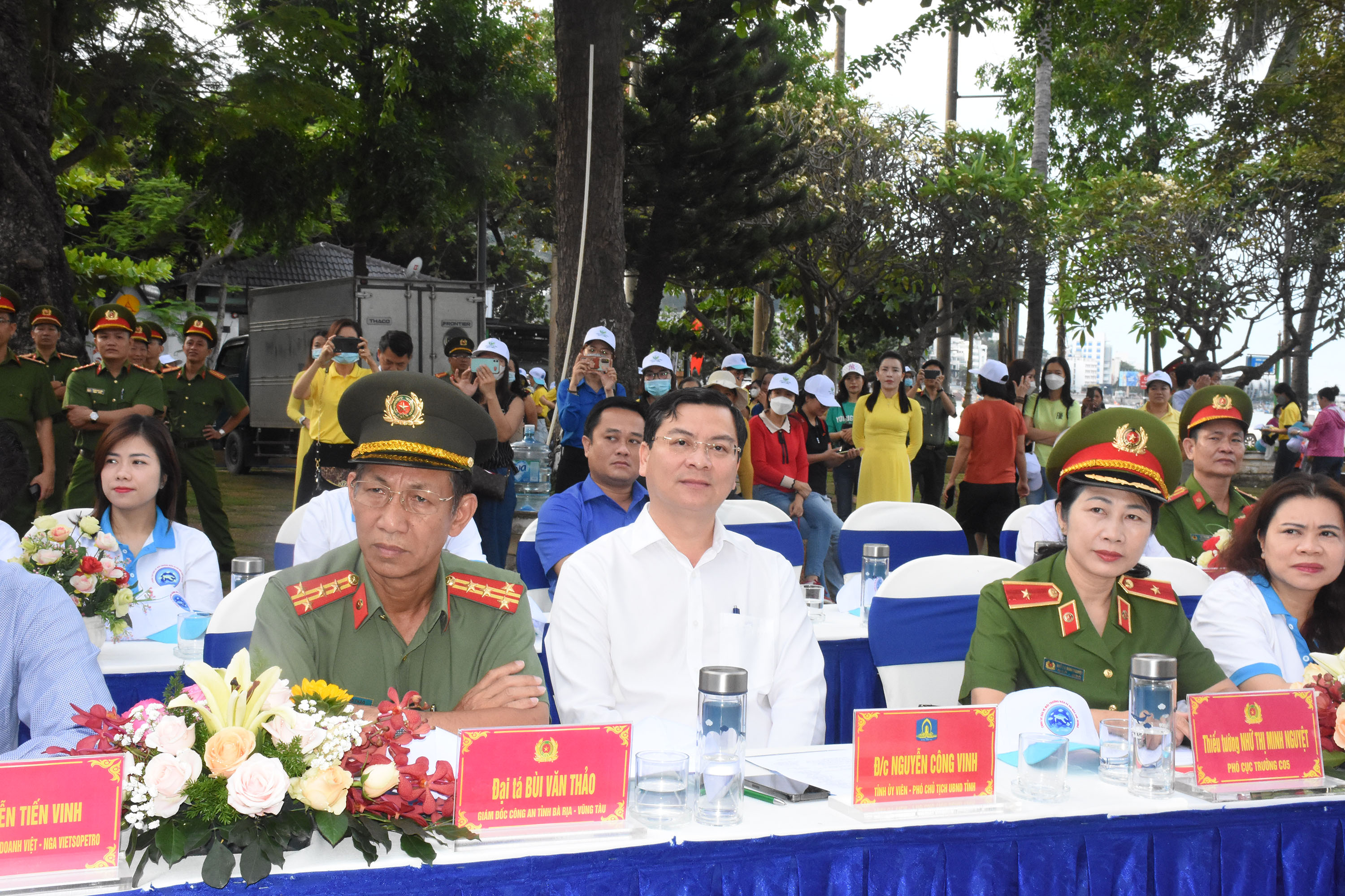 Ông Nguyễn Công Vinh, Phó Chủ tịch UBND tỉnh cùng các đại biểu tham dự lễ phát động