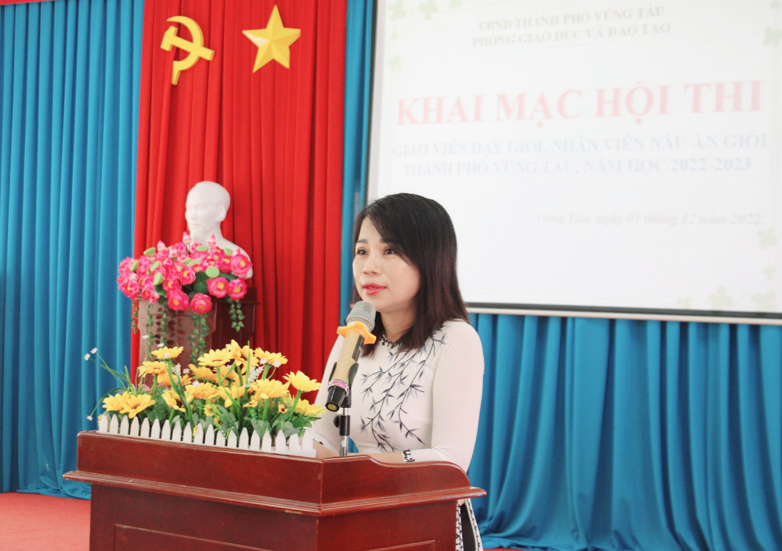 Bà Nguyễn Thị Mai Liên, Phó Trưởng phòng GD-ĐT TP. Vũng Tàu phát biểu tại Lễ khai mạc Hội thi.