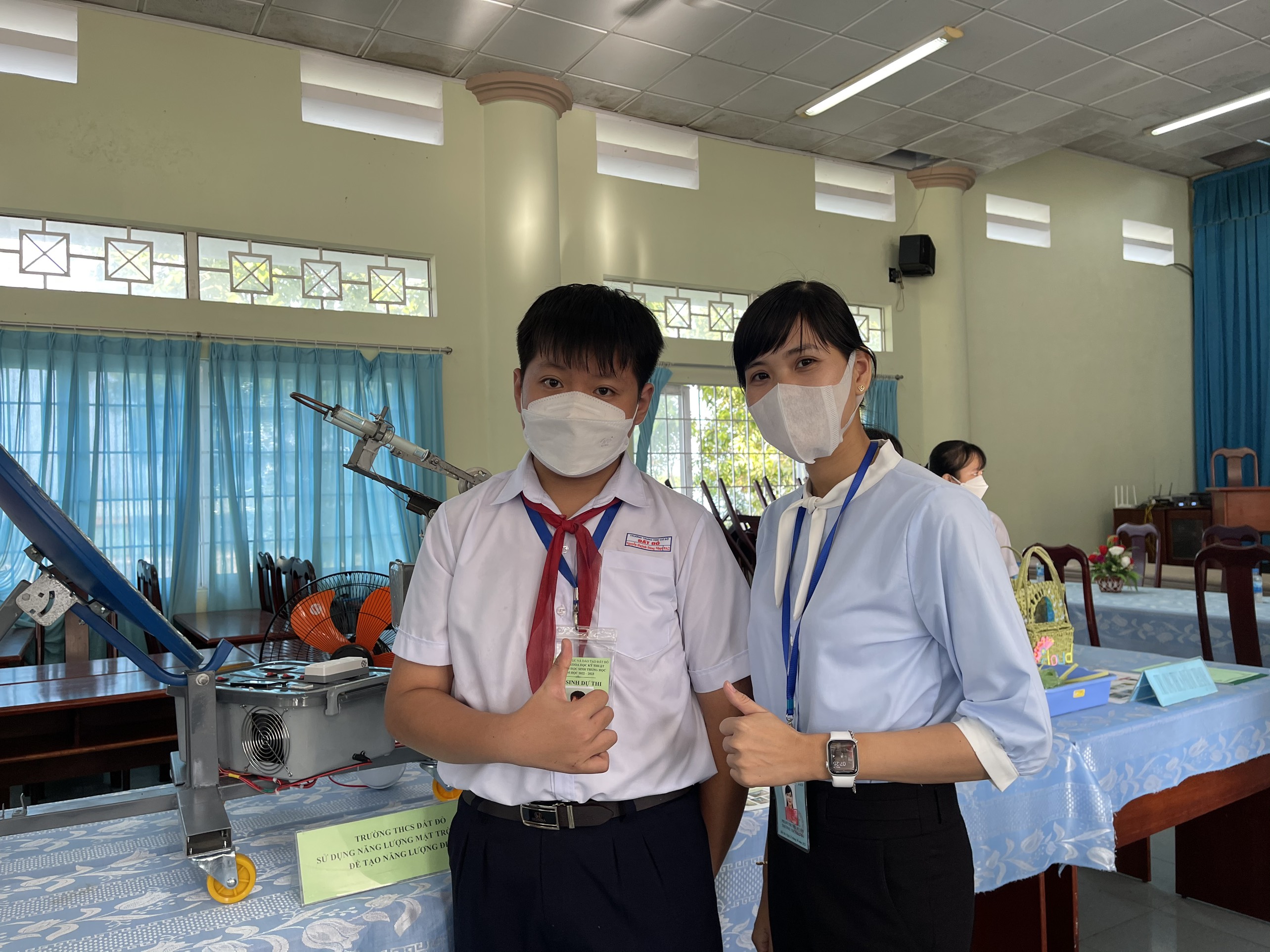 Cô Huyền cùng HS Trường THCS Đất Đỏ tham gia hội thi sáng tạo  khoa học kỹ thuật tỉnh Bà Rịa-Vũng Tàu năm 2021.