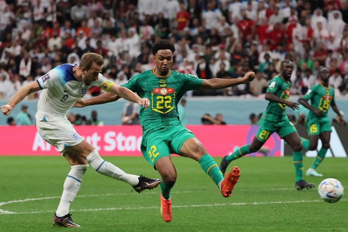 Harry Kane nâng tỷ số lên 2-0 cho tuyển Anh.