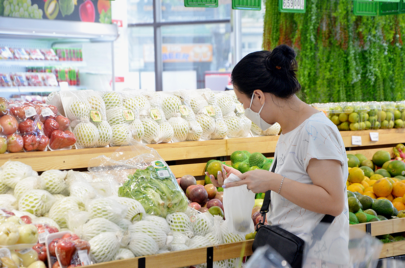 Khách hàng mua sắm tại WinMart Gateway Vũng Tàu.